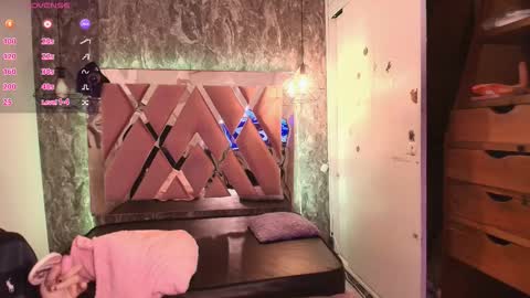 Terra Elowen online show from 10/22/25, 11:32