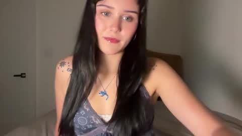 Snapshot of tessadovee chatting on 09/23/25, 11:52 tessadovee online show from 09/23/25, 11:52