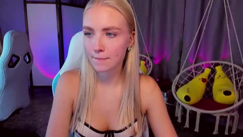 TessaHamilton online show from 10/30/25, 01:23