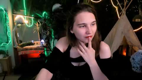 Tessa online show from 09/18/25, 05:42