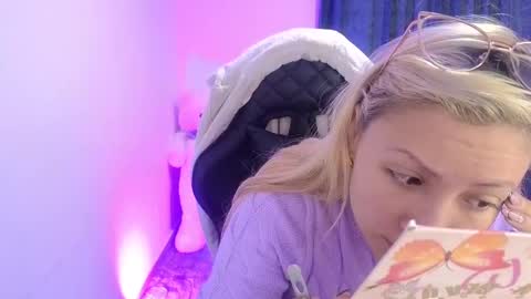 Tessy online show from 01/19/25, 02:17