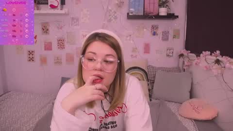 Snapshot of tesspleasure chatting on 01/03/25, 03:05 TESSA online show from 01/03/25, 03:05