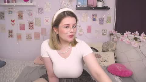 Snapshot of tesspleasure chatting on 01/11/25, 12:40 TESSA online show from 01/11/25, 12:40