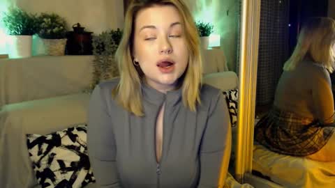 Snapshot of tesspleasure chatting on 02/16/25, 01:16 TESSA online show from 02/16/25, 01:16