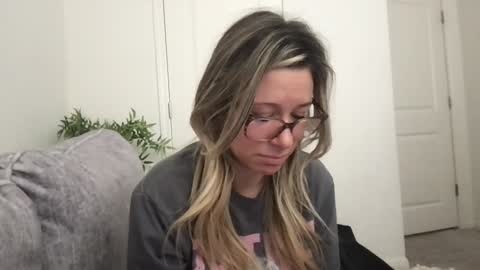 Daphne Summers online show from 11/11/25, 03:34