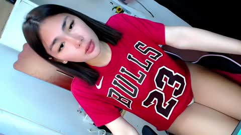 Snapshot of tgirljennie69 chatting on 12/27/24, 10:48 jennie online show from 12/27/24, 10:48