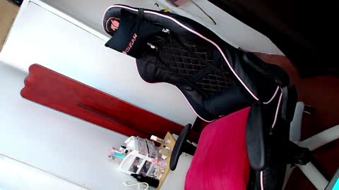 Snapshot of tgirljennie69 chatting on 12/28/24, 04:51 jennie online show from 12/28/24, 04:51