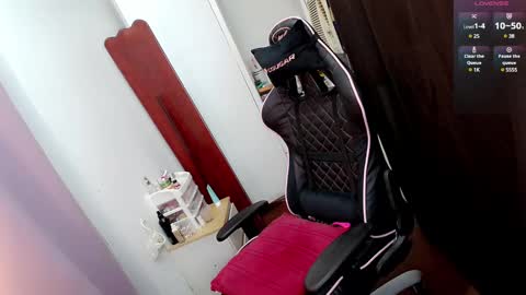 Snapshot of tgirljennie69 chatting on 02/05/25, 01:58 jennie online show from 02/05/25, 01:58