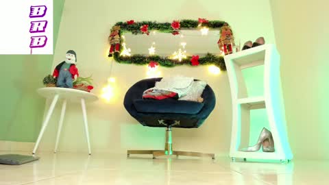 Snapshot of thais_dreams chatting on 12/27/24, 03:37 Thais online show from 12/27/24, 03:37