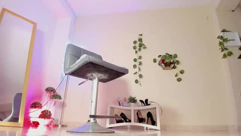 Thais online show from 10/15/25, 01:22