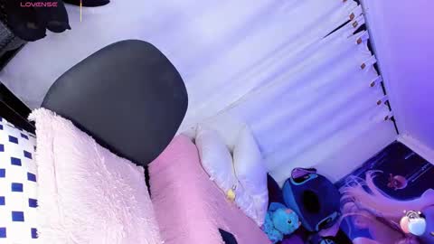 Thalia Girl online show from 11/19/25, 01:05