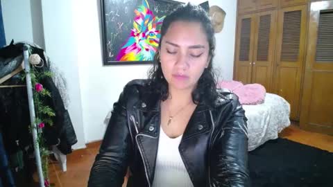 Snapshot of thaliacooper chatting on 12/23/24, 12:46 online show from 12/23/24, 12:46