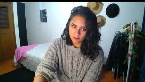 Snapshot of thaliacooper chatting on 01/12/25, 11:04 online show from 01/12/25, 11:04