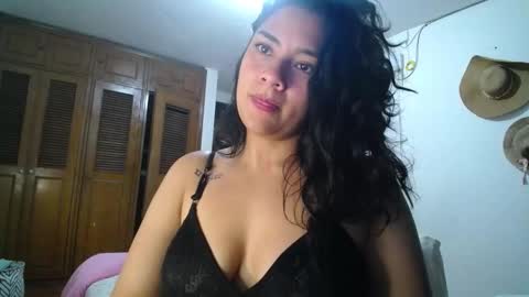 Snapshot of thaliacooper chatting on 01/26/25, 02:24 online show from 01/26/25, 02:24