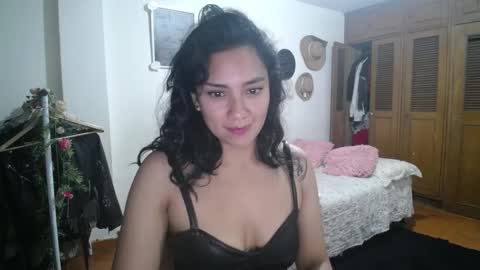 Snapshot of thaliacooper chatting on 03/02/25, 11:42 online show from 03/02/25, 11:42