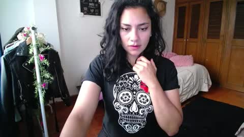 Snapshot of thaliacooper chatting on 03/09/25, 10:52 online show from 03/09/25, 10:52
