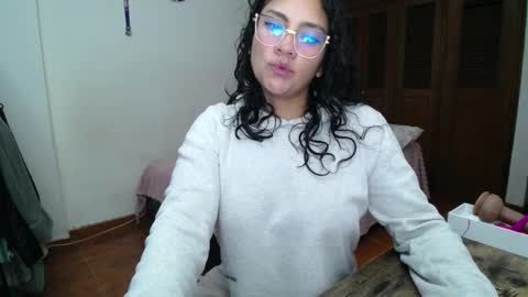 Snapshot of thaliacooper chatting on 09/14/25, 11:59 online show from 09/14/25, 11:59