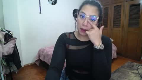Snapshot of thaliacooper chatting on 09/27/25, 06:18 online show from 09/27/25, 06:18
