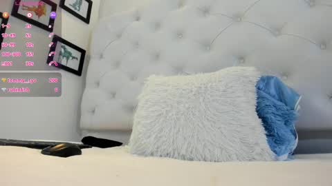 Snapshot of thaliia_gomez chatting on 02/10/25, 10:19 online show from 02/10/25, 10:19