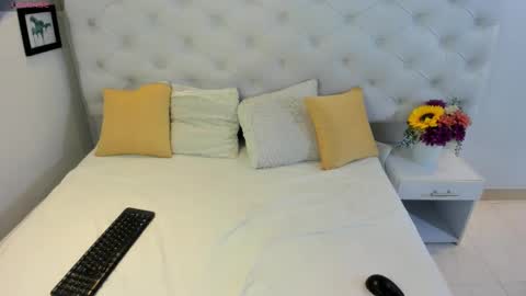 Snapshot of thaliia_gomez chatting on 03/04/25, 07:11 online show from 03/04/25, 07:11