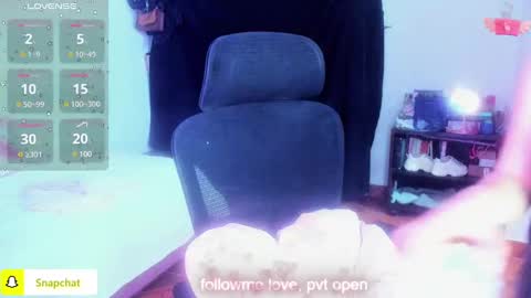 Snapshot of thatgirl2003 chatting on 03/11/25, 06:19 online show from 03/11/25, 06:19