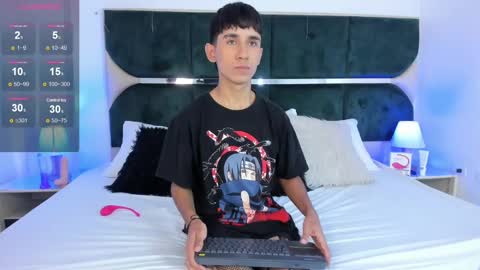 Snapshot of thayler_jones chatting on 01/03/25, 11:14 Thayler online show from 01/03/25, 11:14