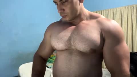 Snapshot of the_beastmuscle chatting on 02/07/25, 02:29 beast online show from 02/07/25, 02:29