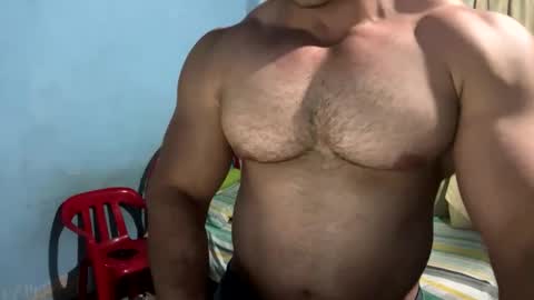 Snapshot of the_beastmuscle chatting on 03/08/25, 03:28 beast online show from 03/08/25, 03:28