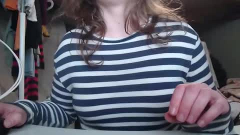 Snapshot of the_prettywondder chatting on 11/12/25, 03:12 Ekye online show from 11/12/25, 03:12