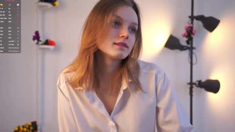 Snapshot of theadrewett chatting on 10/14/25, 04:02 Emma online show from 10/14/25, 04:02