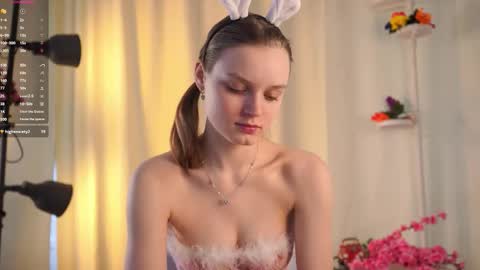 Snapshot of theadrewett chatting on 10/16/25, 04:13 Emma online show from 10/16/25, 04:13