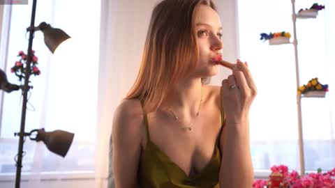 Snapshot of theadrewett chatting on 10/23/25, 04:12 Emma online show from 10/23/25, 04:12