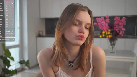 Snapshot of theadrewett chatting on 10/29/25, 04:37 Emma online show from 10/29/25, 04:37