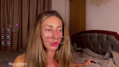 Snapshot of thearte1 chatting on 11/08/25, 03:23 J online show from 11/08/25, 03:23