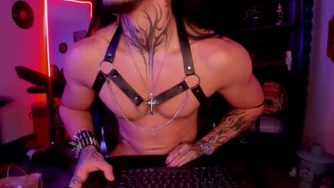 Snapshot of thebeastmaster_ chatting on 10/23/25, 11:24 the beast master online show from 10/23/25, 11:24