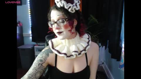 Snapshot of thedaisymoon chatting on 10/19/25, 03:07 thedaisymoon online show from 10/19/25, 03:07