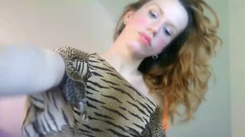 Snapshot of thedollxxxperience chatting on 03/06/25, 03:45 Yolanda online show from 03/06/25, 03:45