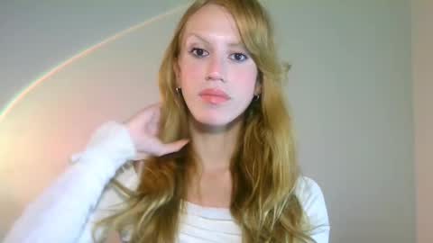 Snapshot of thedollxxxperience chatting on 09/23/25, 03:59 Yolanda online show from 09/23/25, 03:59