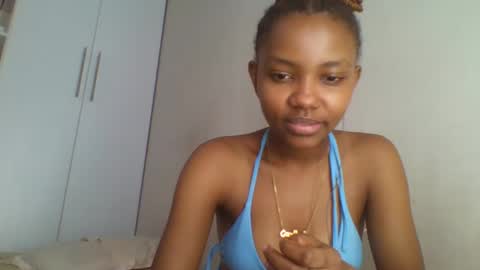 Snapshot of theequinn chatting on 02/26/25, 02:48 theequinn online show from 02/26/25, 02:48