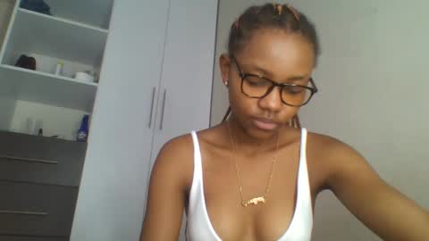 Snapshot of theequinn chatting on 03/02/25, 02:54 theequinn online show from 03/02/25, 02:54