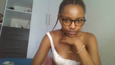 Snapshot of theequinn chatting on 03/04/25, 02:27 theequinn online show from 03/04/25, 02:27