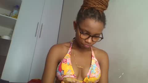 Snapshot of theequinn chatting on 03/08/25, 05:22 theequinn online show from 03/08/25, 05:22