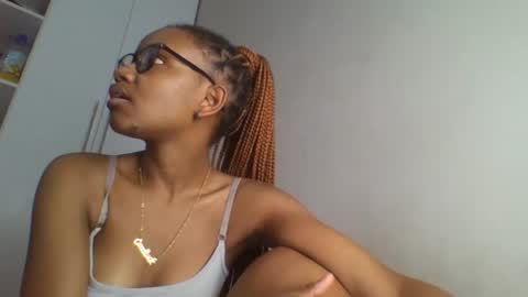 Snapshot of theequinn chatting on 03/09/25, 04:11 theequinn online show from 03/09/25, 04:11