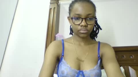 Snapshot of theequinn chatting on 09/20/25, 09:10 theequinn online show from 09/20/25, 09:10