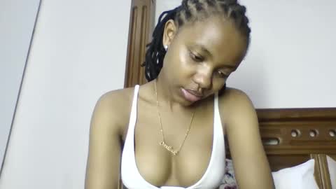 Snapshot of theequinn chatting on 10/15/25, 05:24 theequinn online show from 10/15/25, 05:24