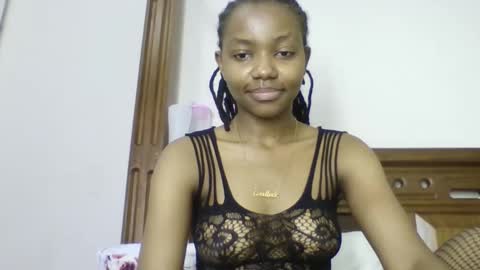 Snapshot of theequinn chatting on 10/19/25, 09:32 theequinn online show from 10/19/25, 09:32