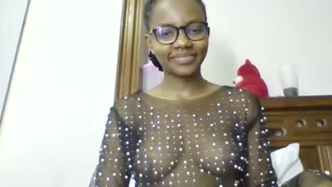 Snapshot of theequinn chatting on 10/25/25, 05:48 theequinn online show from 10/25/25, 05:48