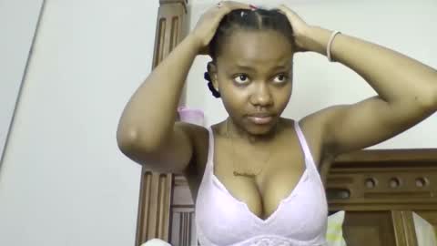 Snapshot of theequinn chatting on 11/01/25, 11:01 theequinn online show from 11/01/25, 11:01