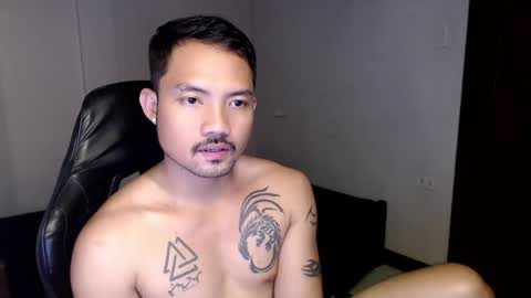 Snapshot of thefriskyasian chatting on 01/08/25, 09:23 Jaycee online show from 01/08/25, 09:23