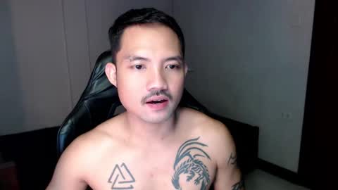 Snapshot of thefriskyasian chatting on 01/10/25, 09:42 Jaycee online show from 01/10/25, 09:42